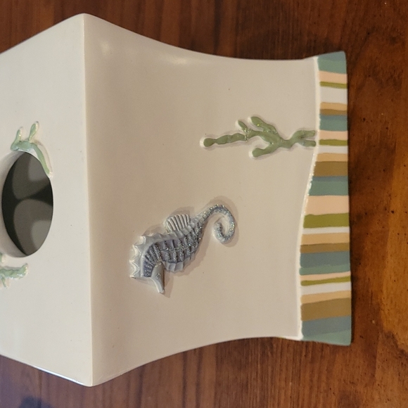 Tissue holder, creamy white with blue, green, tan, - Picture 3 of 6